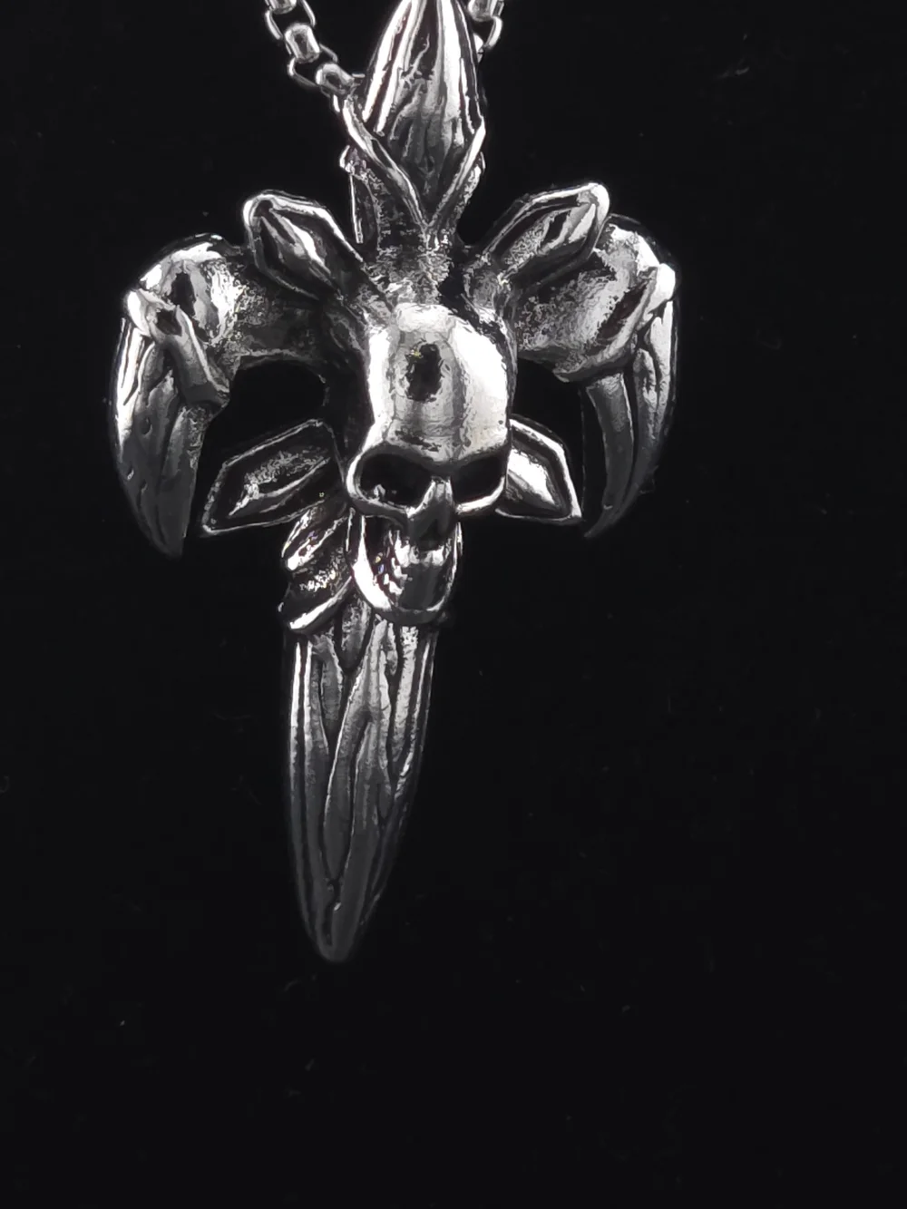 Skullet Gothic Pendant Necklace - Unisex Jewelry